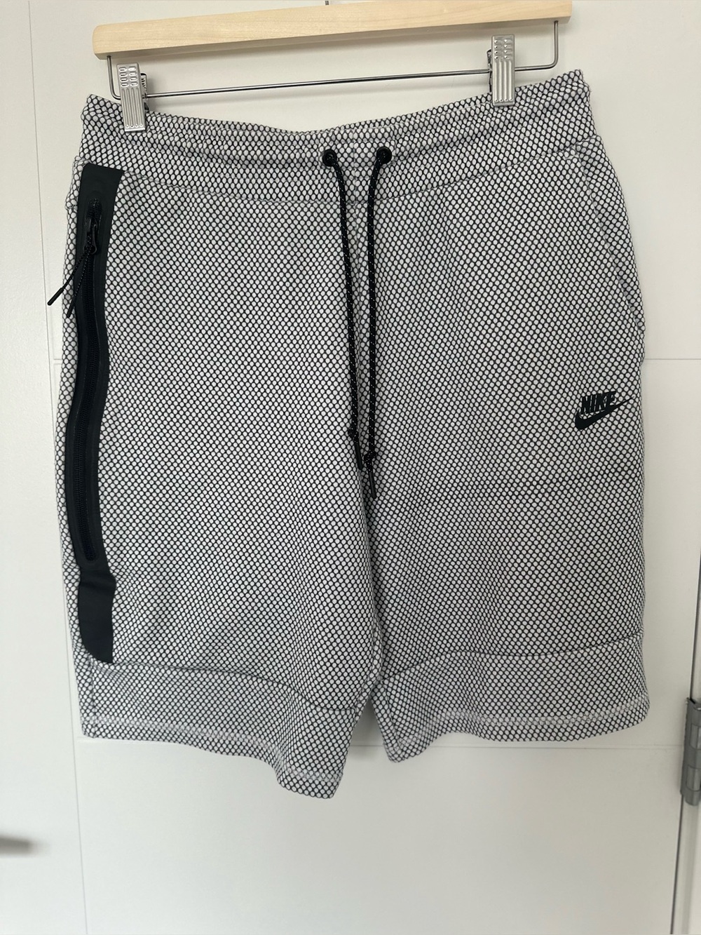 Nike Men's Gray Drawstring HoneyComb Tapered Shorts SZ M
